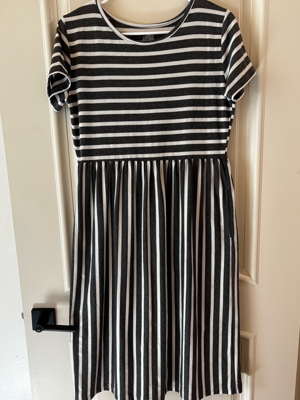 Tickled Teal - Grey and White Striped Women’s Dress Size Medium - Picture 2 of 5